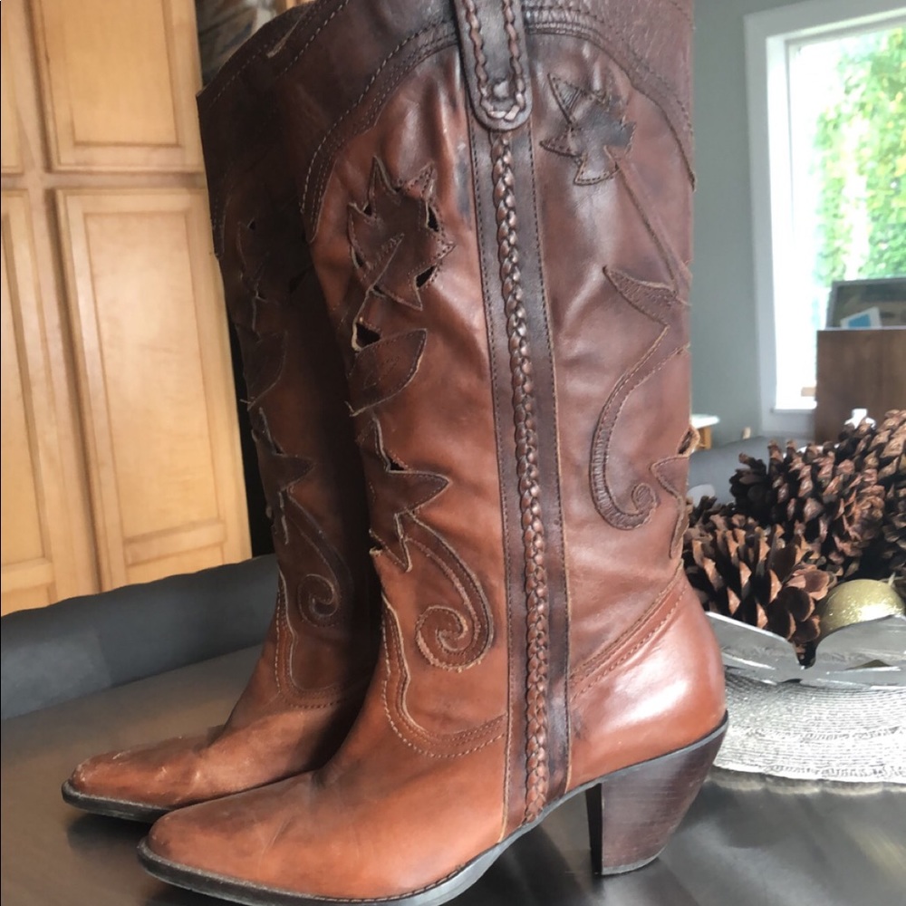 Bass leather boots